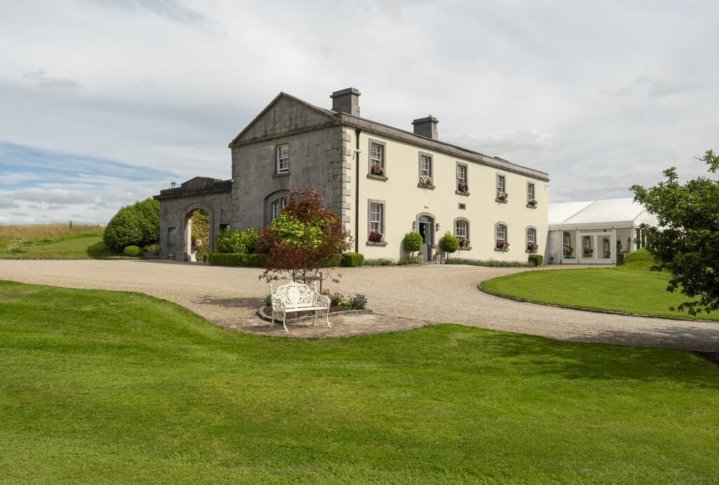 Photo: Rossographer, CC BY-SA 2.0 Clonabreany House near Kells