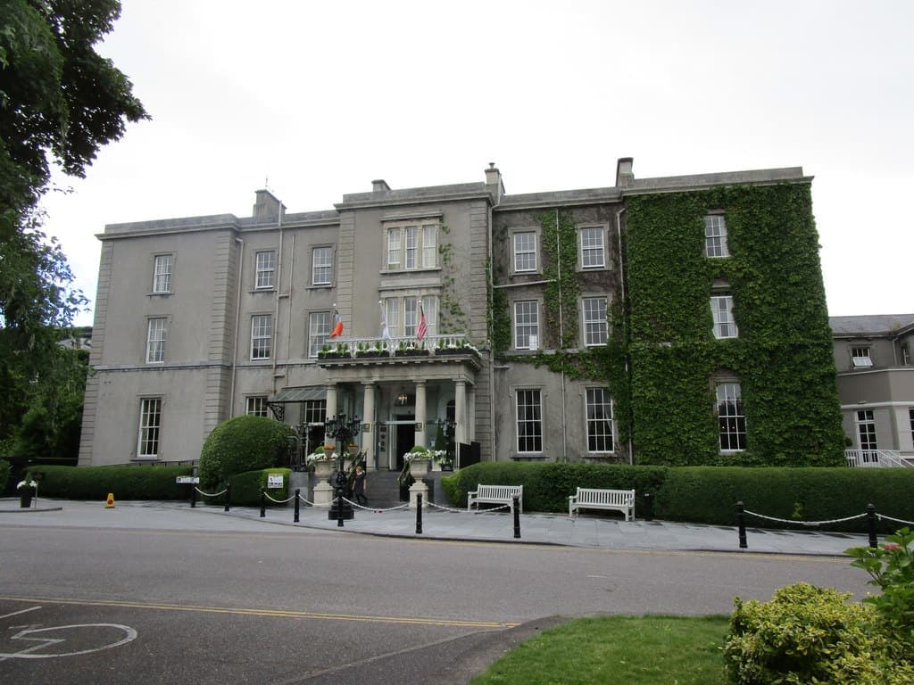 Photo: Jonathan Thacker, CC BY-SA 2.0 The Great Southern Hotel, Killarney