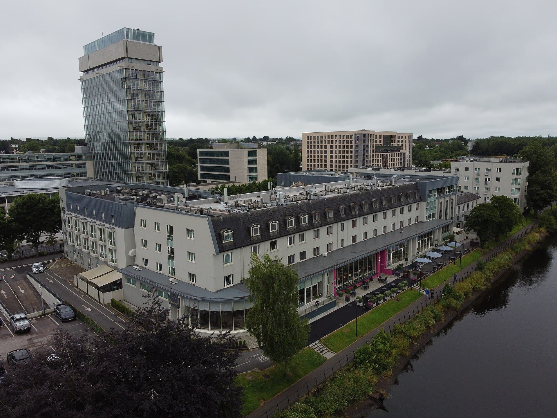 Photo: Tim Sheerman-Chase, CC BY 2.0 Aerial view of The Kingsley Hotel beside the River Lee